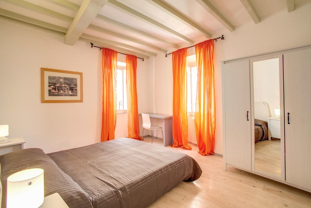 Three Bedroom Apartment Campo Dei Fiori Róma Szoba fotó